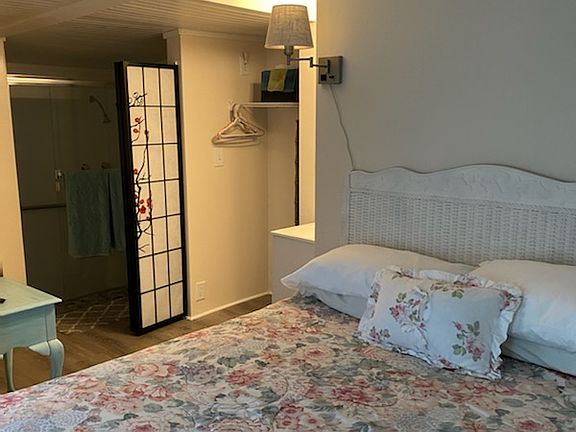 5th image of 308 Pineapple St