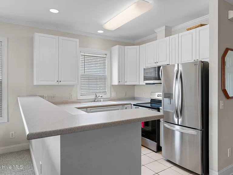 2555 Saint James Dr #304 — Photo 10