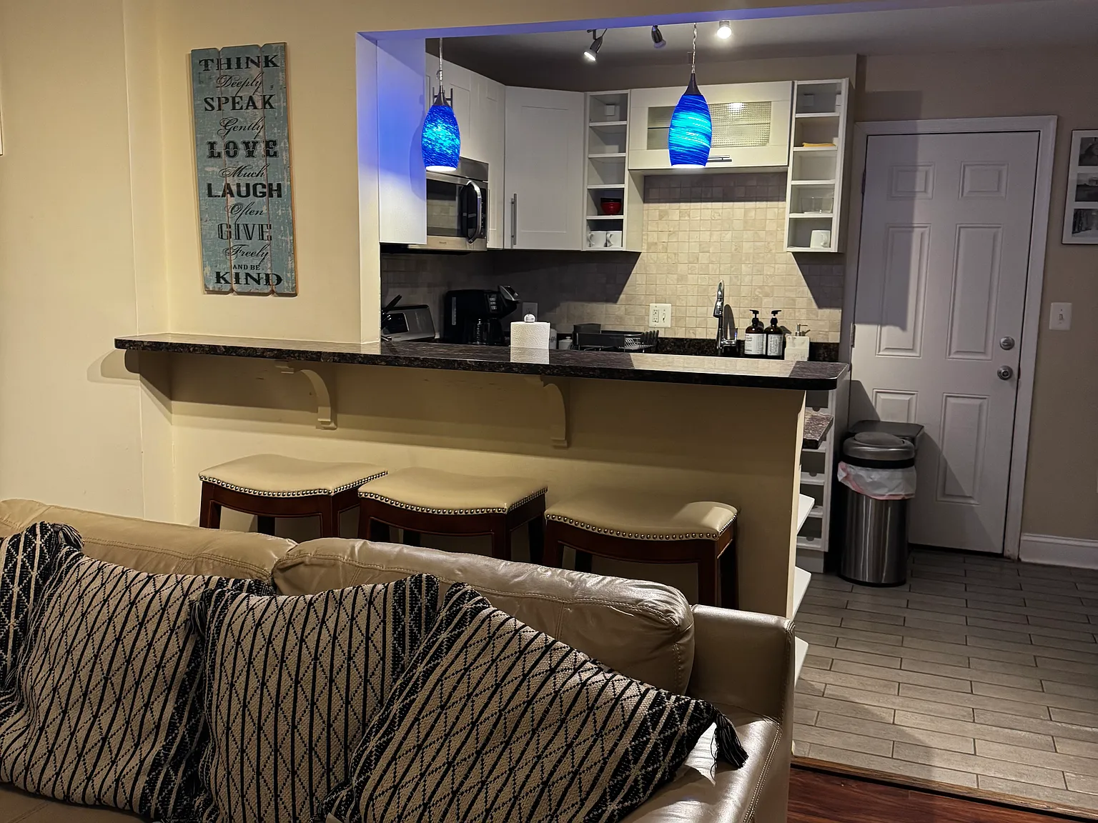 2 bed, 970 sqft, $3,200 — Photo 4