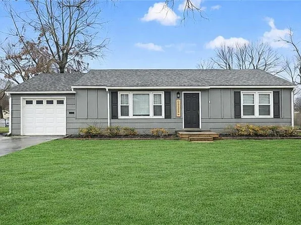 8925 Hardy St, Overland Park, KS 66212