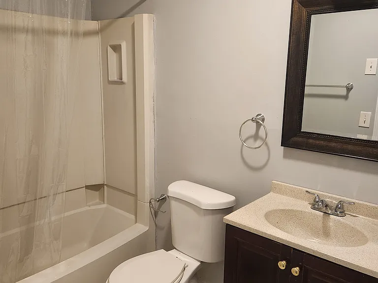 1438 E Cedar Ln — Photo 9