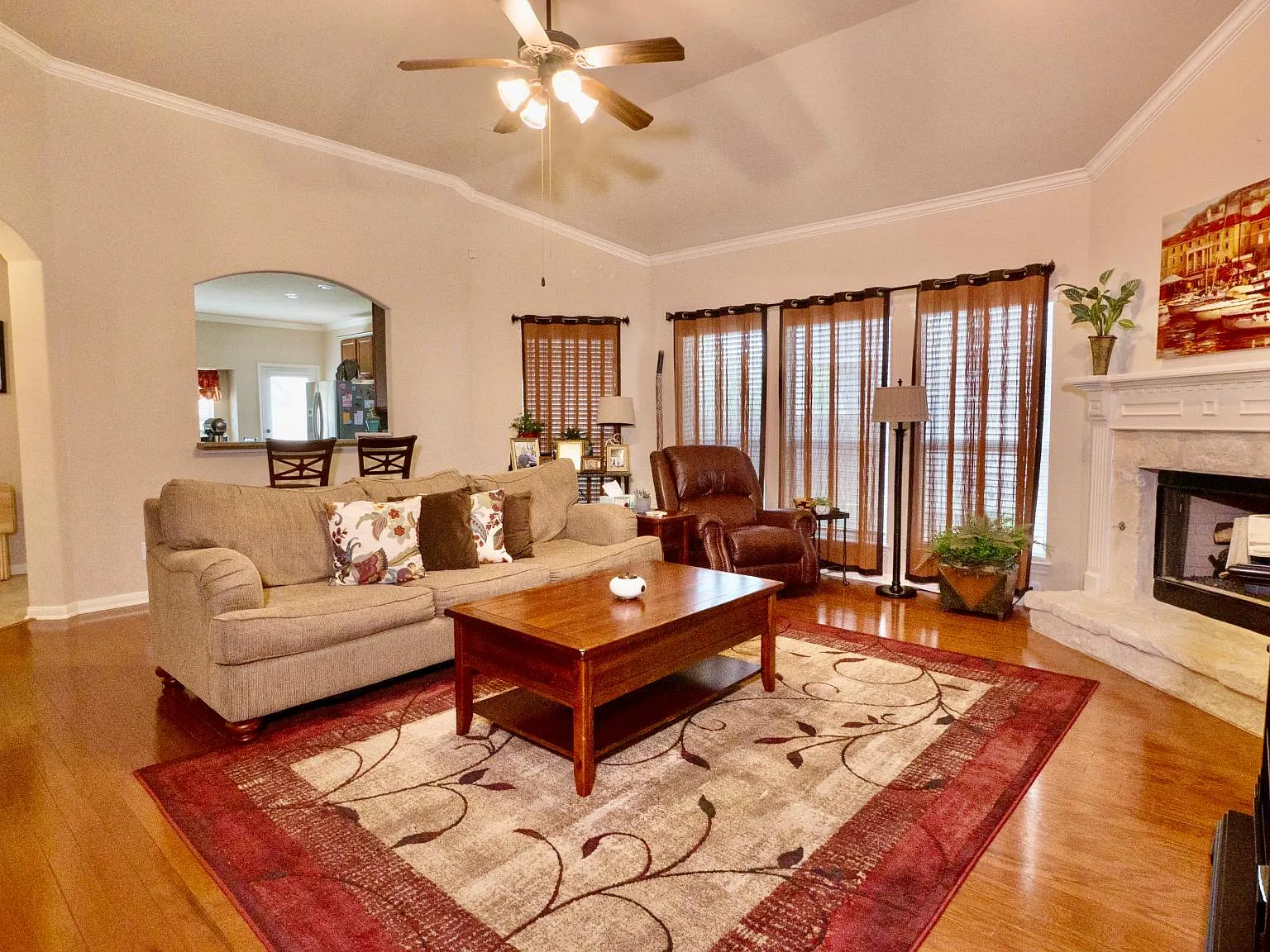 3 bed, 1566 sqft, $2,085 — Photo 2