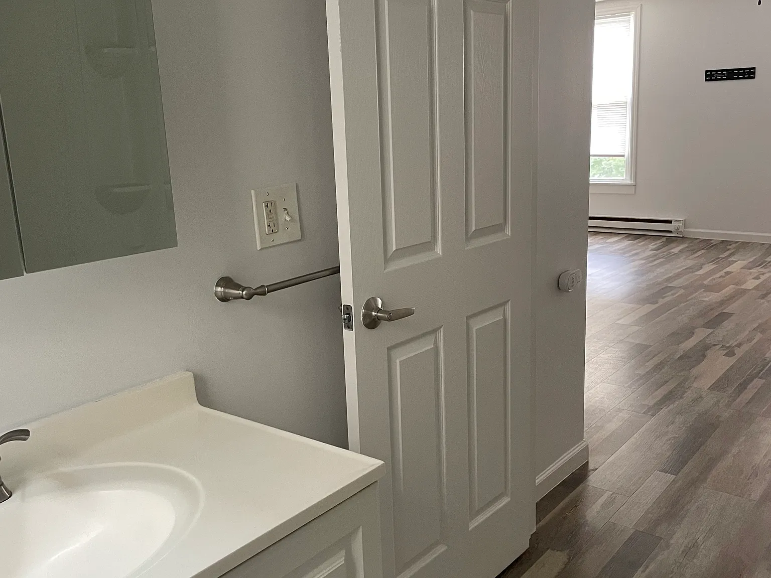 1 bed, 750 sqft, $1,200 — Photo 3