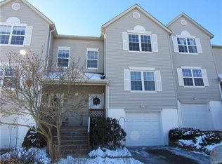 176 Highwood Dr, New Windsor, NY 12553