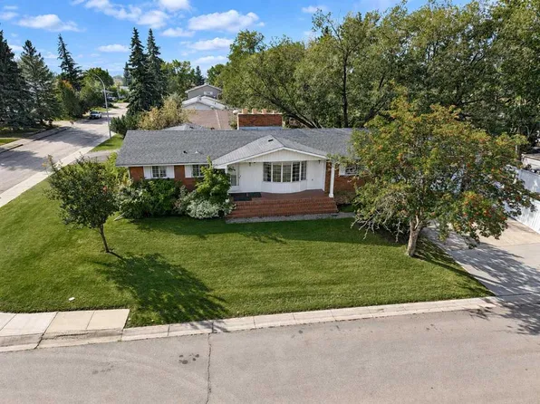 10023 N 86th Ave, Grande Prairie, AB T8V 3K2