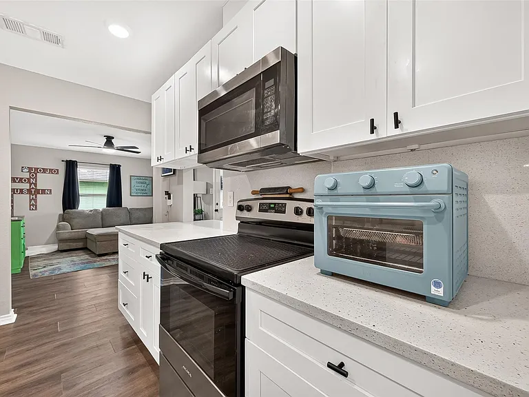 1005 Avenue D — Photo 18