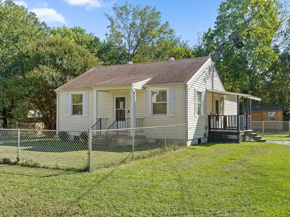 1716 Strawberry Ln, Hixson, TN 37343