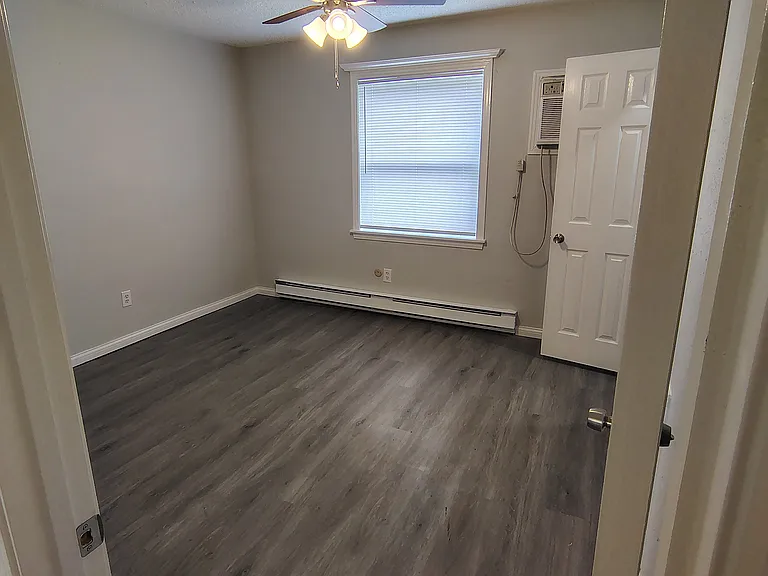 1002 W Hughes St #1 — Photo 5