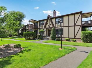 596 Sierra Vista Ln, Valley Cottage, NY 10989