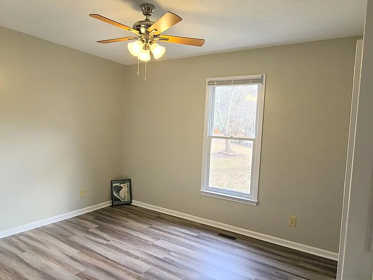 145 York Ct — Photo 14
