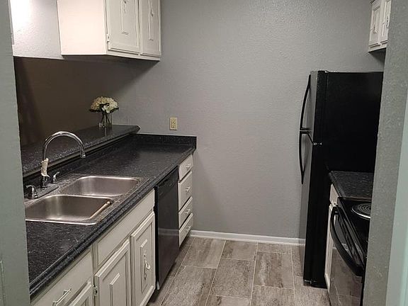 2nd image of 1600 Martinsville St APT 201