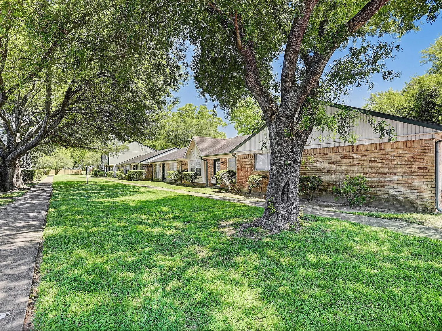 2 bed, 1.5 bath, 1105 sqft, $1,500 — Photo 4