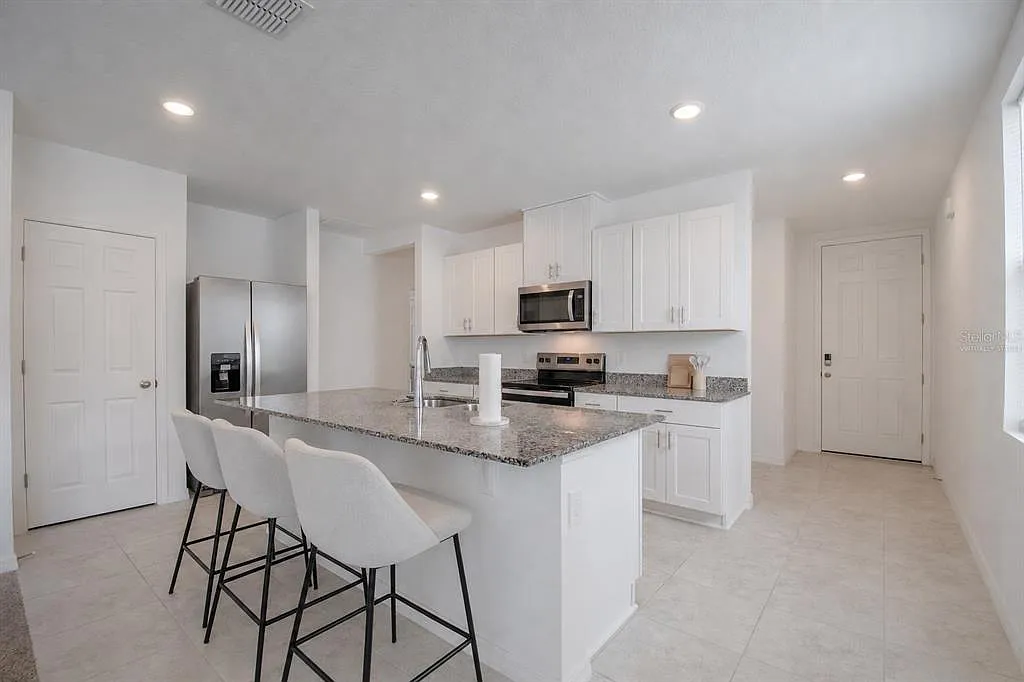 4 bed, 2.0 bath, 1610 sqft, $1,850 — Photo 4