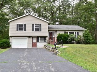 6 Cavendish Ln, Pawcatuck, CT 06379