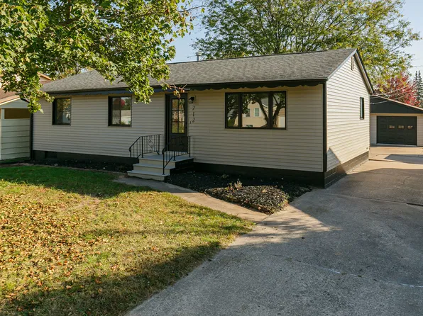 712 3rd St, Colona, IL 61241