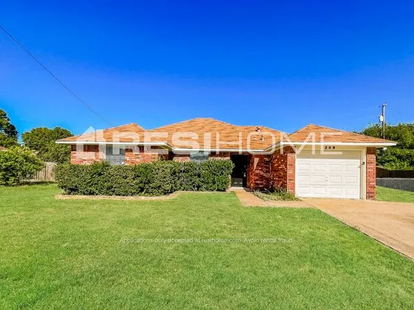209 Madre Cir, Glenn Heights, TX 75154