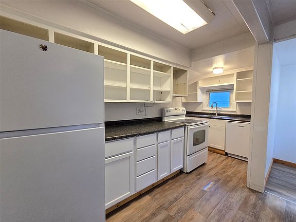 3rd image of 116 W Bundy Street