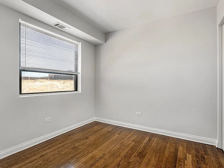 7616 N Marshfield Ave — Photo 71
