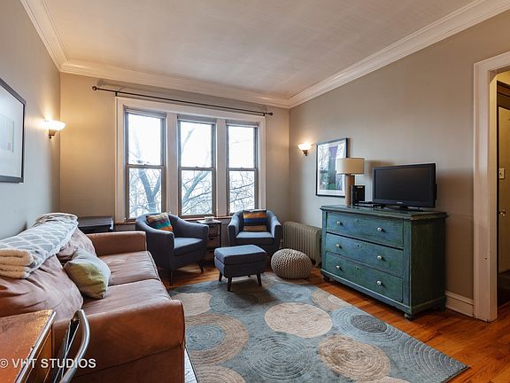 2nd image of 2225 W Ainslie St #3