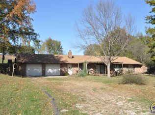 5040 SW Docking Rd, Topeka, KS 66610