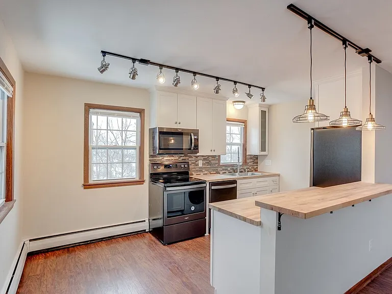 441 Grand Ave — Photo 1