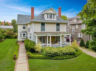 943 Summit Ave, Saint Paul, MN 55105