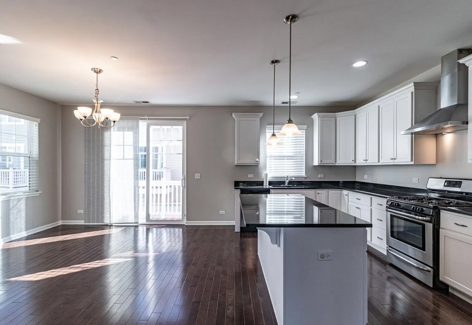 3 bed, 4.0 bath, 2242 sqft, $3,800 — Photo 4