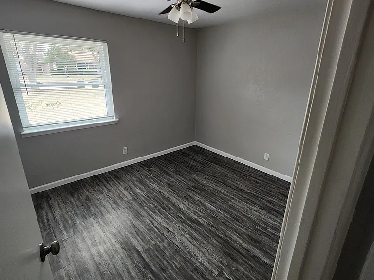 4906 Crestwood Dr — Photo 7