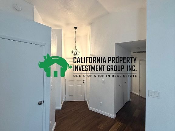 3rd image of 920 Vintage Oak Ave