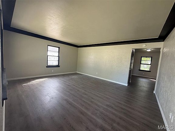2nd image of 804 Preston Ln