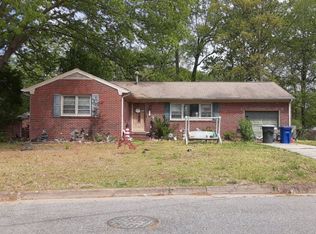 888 Lacon Dr, Newport News, VA