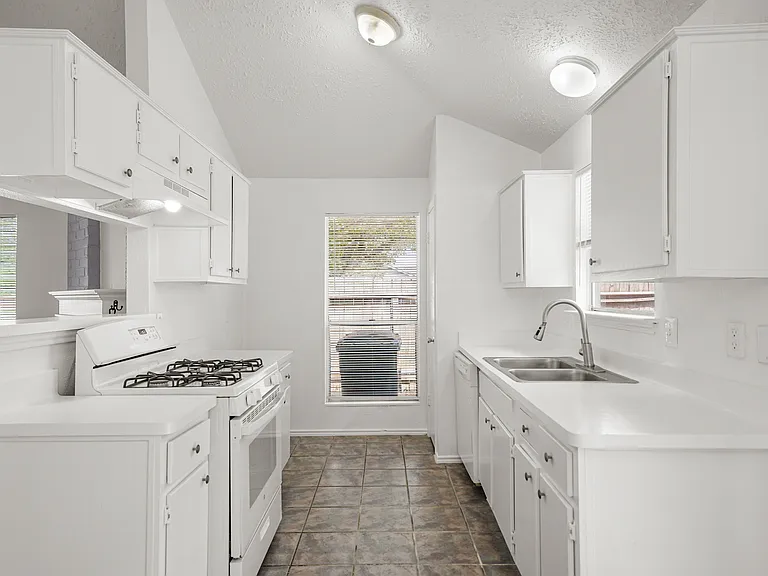 20614 Park Row Dr — Photo 11