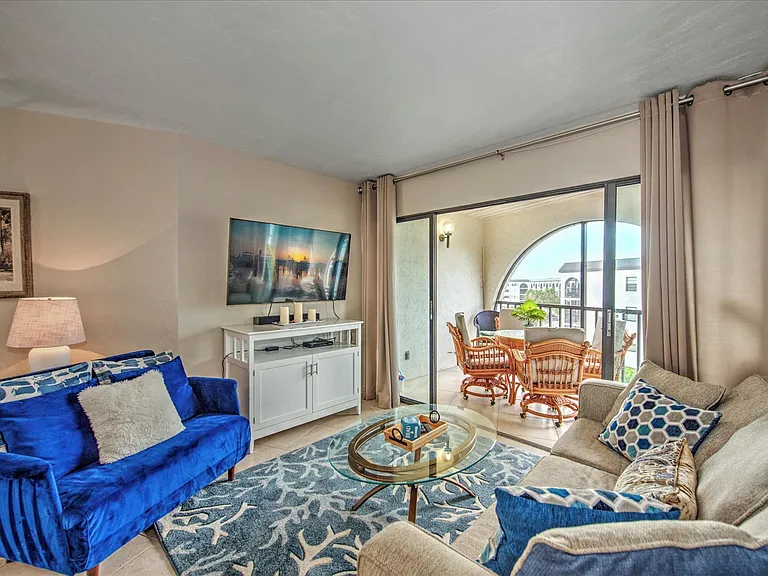 1027 Anglers Cv #B502 — Photo 5