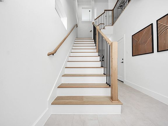 4th image of 929 Fisher St #D