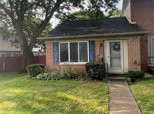 25747 Salem St, Roseville, MI 48066