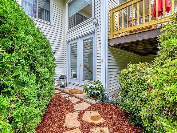 4th image of 1303 Old Bridge Ln #1303