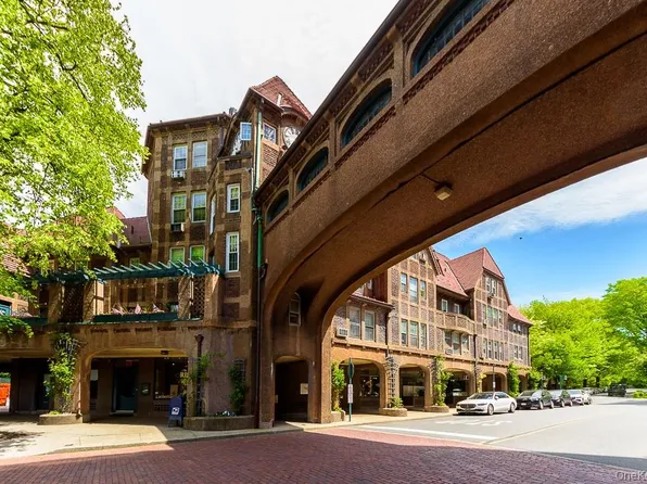 10 Station Square #R42, Forest Hills, NY 11375
