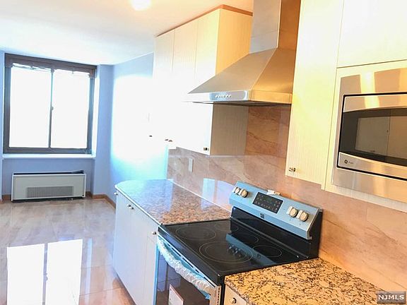 4th image of 300 Winston Dr APT 1422