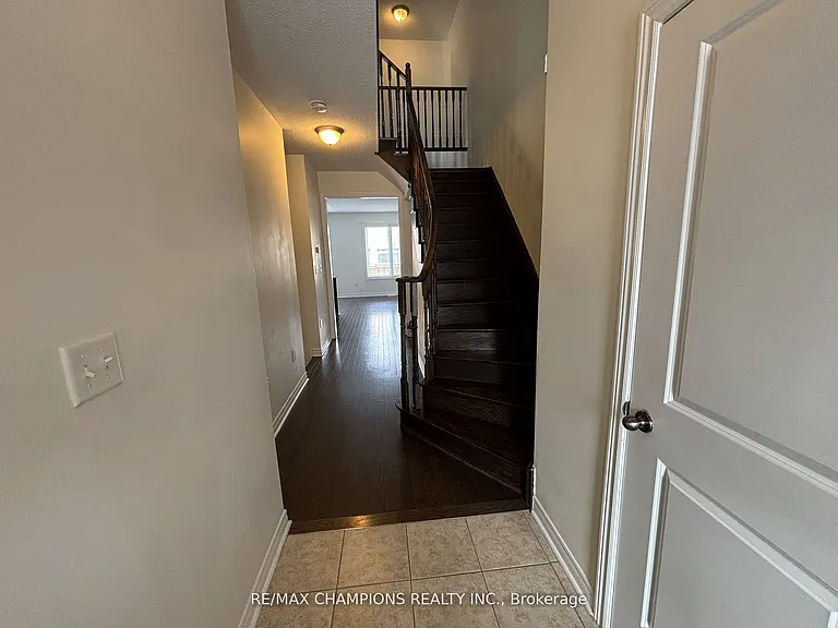 64 Pennycross Cres — Photo 9