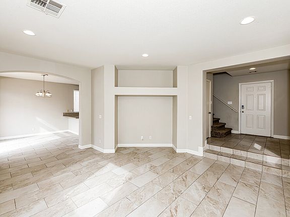 5th image of 1035 Sweeping Vine Ave