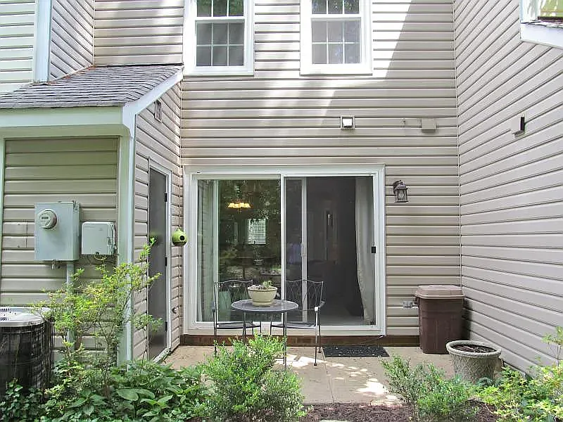 Building Photo - 2410 Barnside Cir