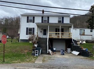 400 2nd St W, Madison, WV 25130