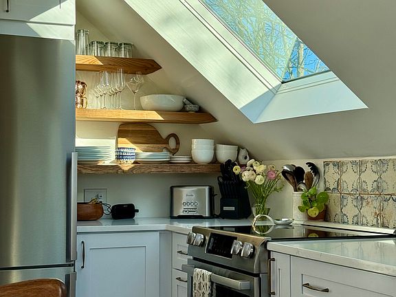 Kitchen - soft close cabinets and drawers + corner cabinet pull out
