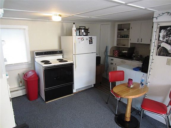 3rd image of 84 Pioneer Avenue