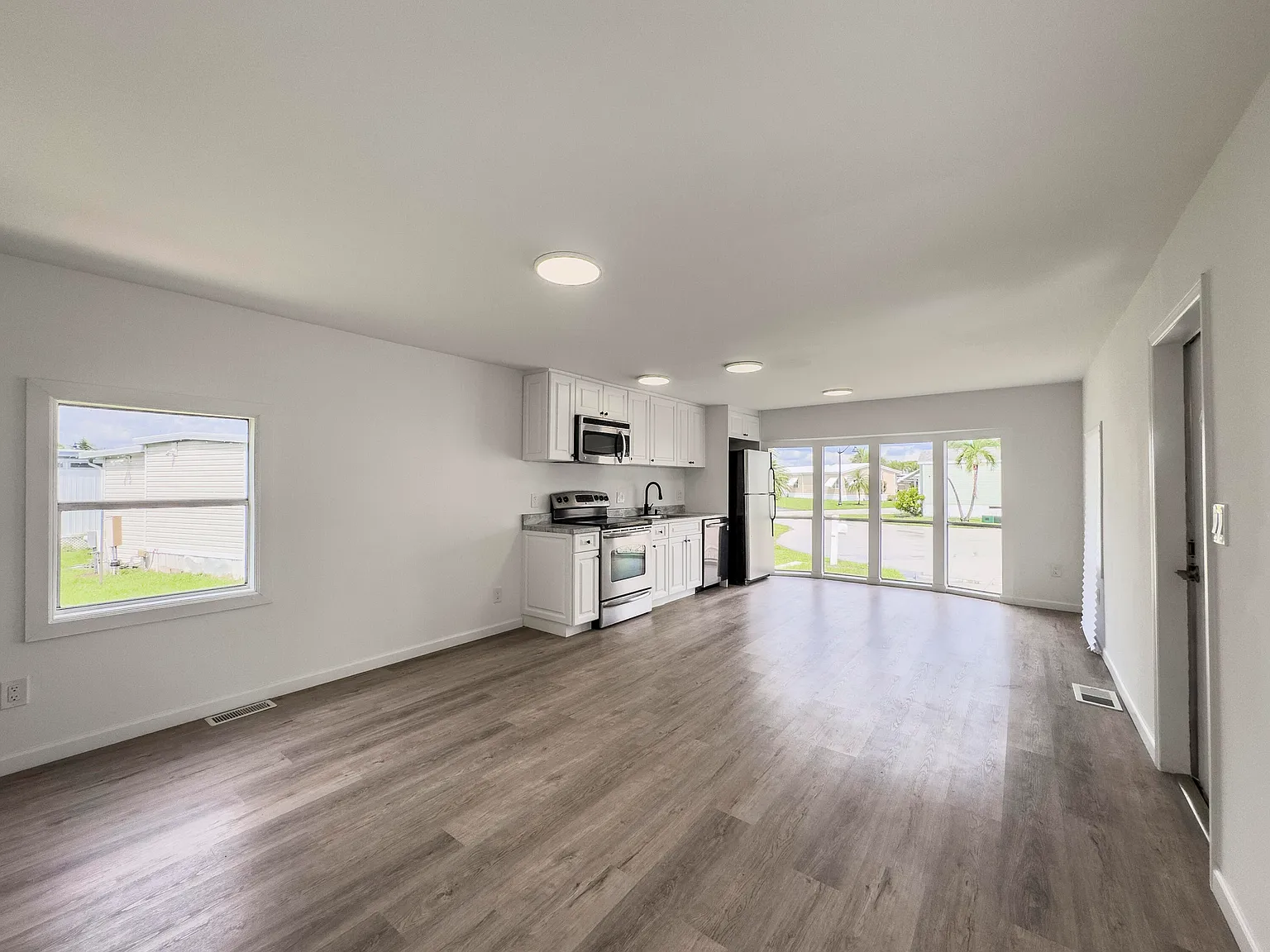 2 bed, 2.0 bath, 600 sqft, $1,750 — Photo 3