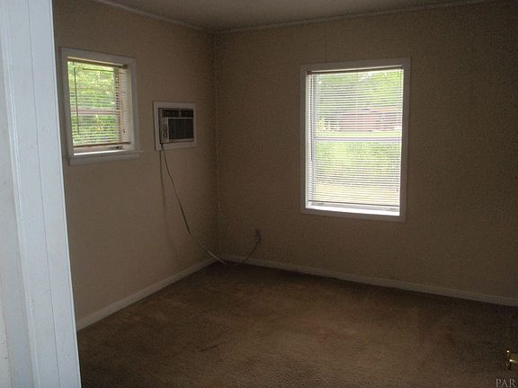 3rd image of 606 Elizabeth St