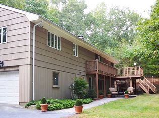 411 Rock Ridge Rd, Fairfield, CT 06824