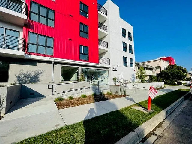 Lido Apartments - 1532 Brockton Ave — Photo 3