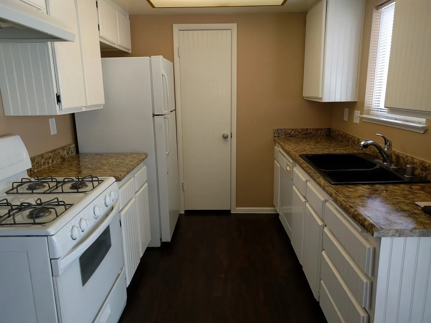 2 Weeks Free Rent Welcome Home To Boulder City!! Single Story 3 Beds, 2 Baths, 1 Car Garage, Huge... — Photo 4