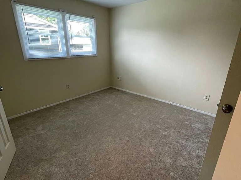 704 Torrey Ln — Photo 8
